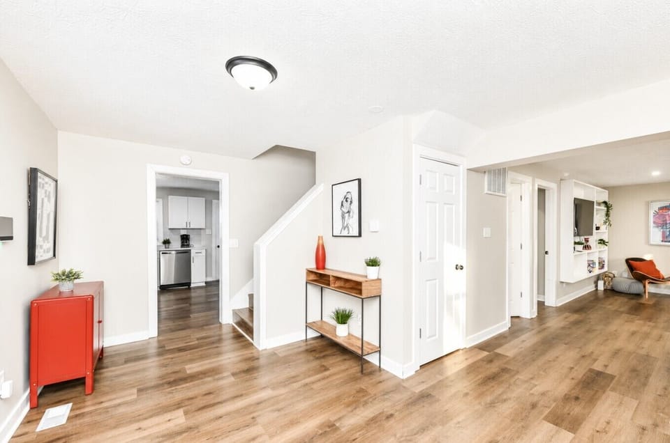 Foyer w/ storage connecting kitchen, stairs, and living room