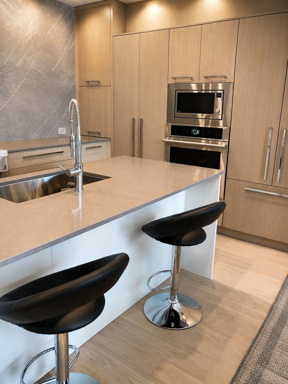 Kitchen & Bar seating