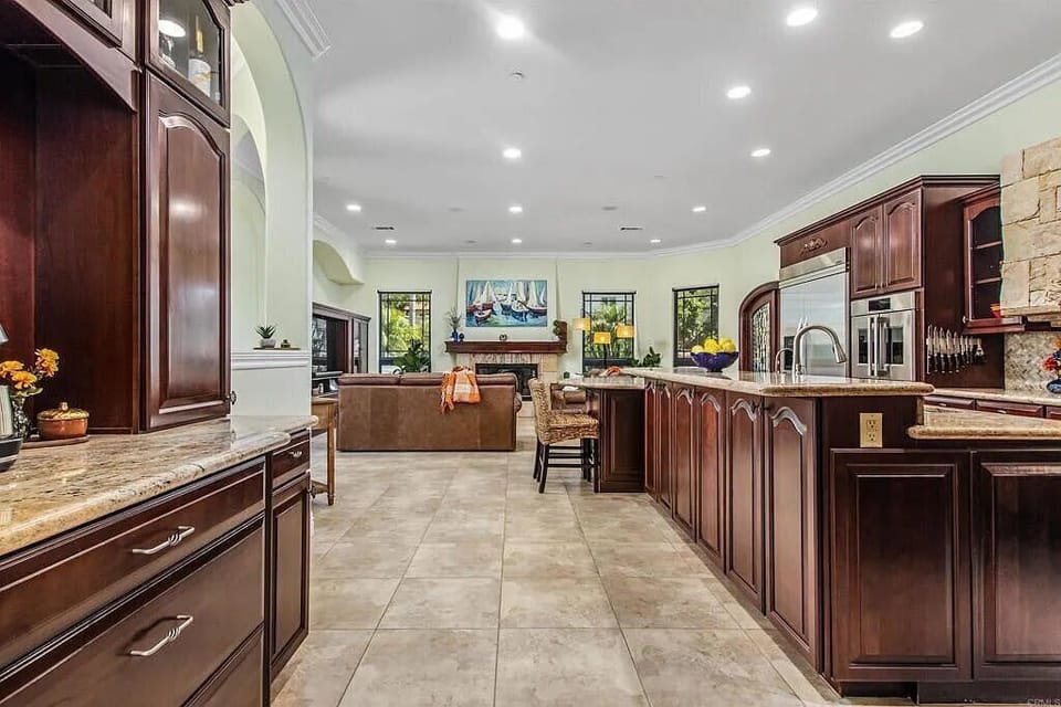 From casual breakfasts to holiday feasts, this gourmet kitchen is fully equipped for every occasion.