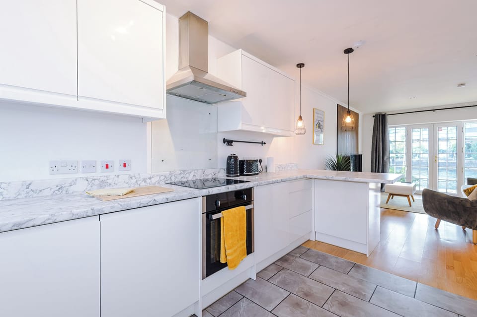Fully equipped kitchen with dishwasher