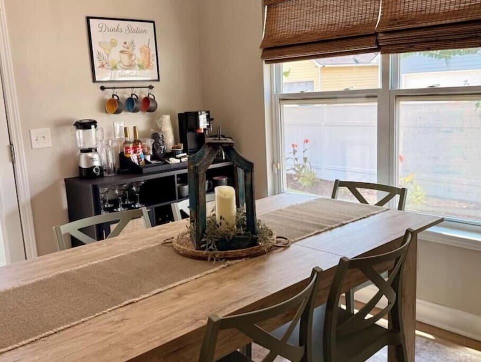 Lovely eat-in kitchen dining table seats up to 8 (extra leaf and chairs in garage). This area also features the drinks station and it leads to the fully fenced backyard.