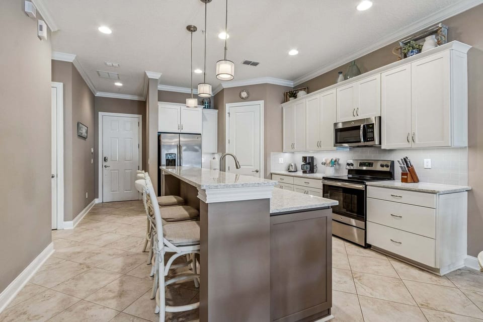 Breakfast Bar/Kitchen