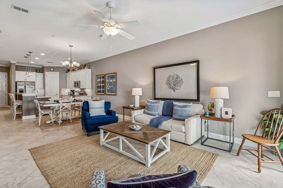 Living Area/Dining Area