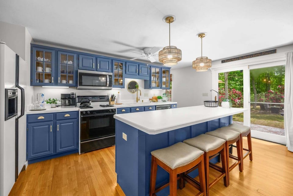 Kitchen island with seating for 4