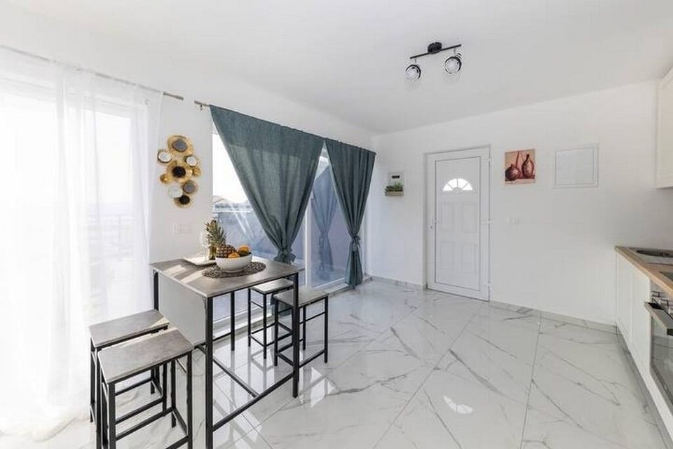 Dining room 1