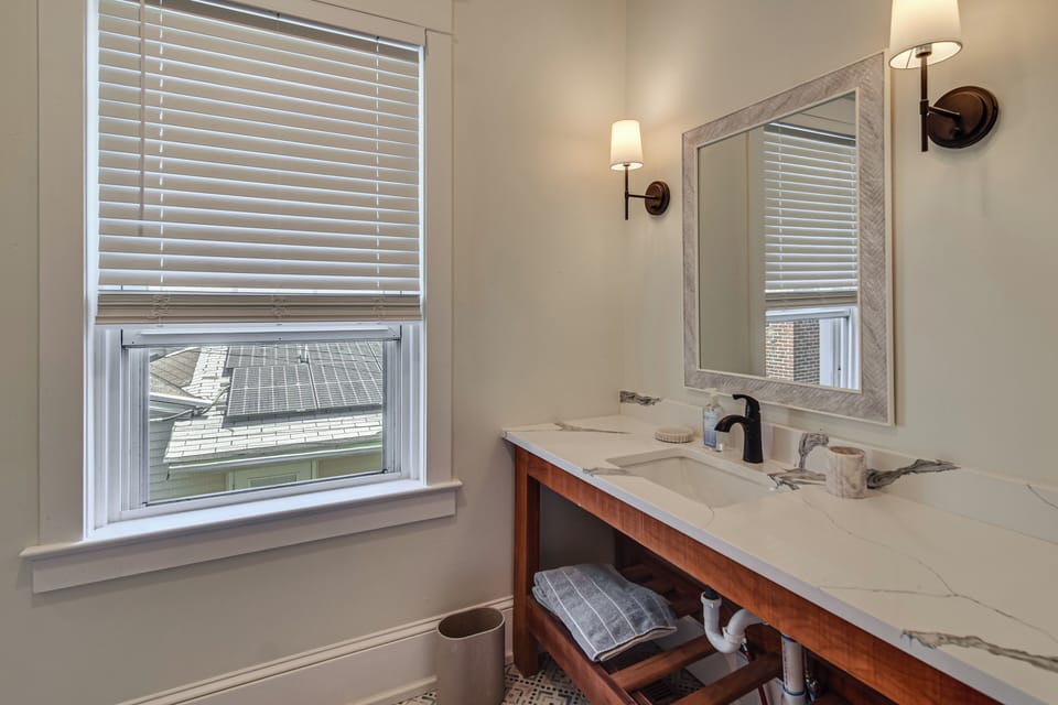 Full Bathroom | 2nd Floor