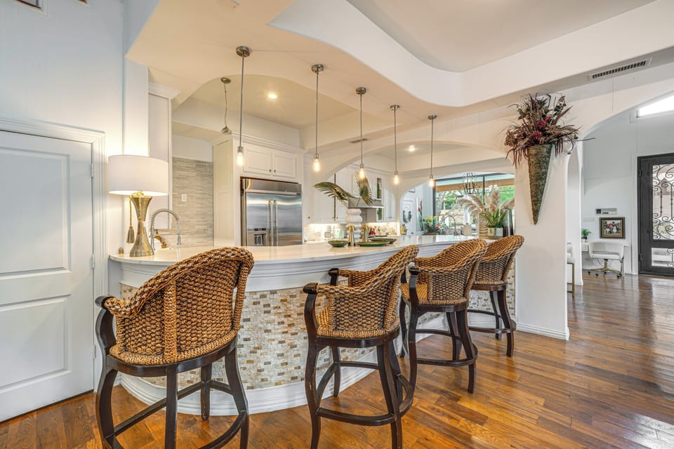 Kitchen | Breakfast Bar