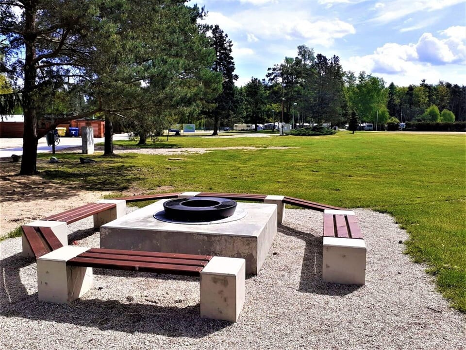 Public Space, Outdoor Bench, Bench, Park, Outdoor Furniture, Garden, Lawn, Picnic Table, Shade