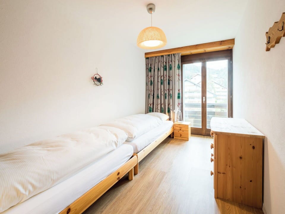 Bed, Bedroom, Bedding, Bed Frame, Bed Sheet, Wood Stain, Hardwood, Dormitory, Plank, Linens