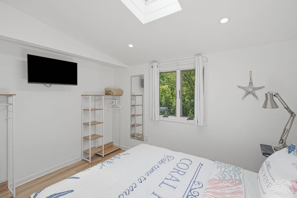 Queen bedroom
