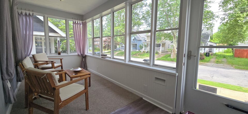 Front Porch / Entry