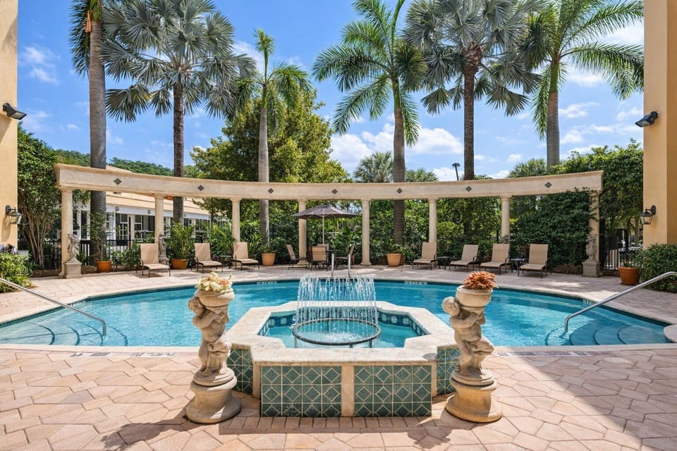 Pool | Outdoor pool, sun loungers