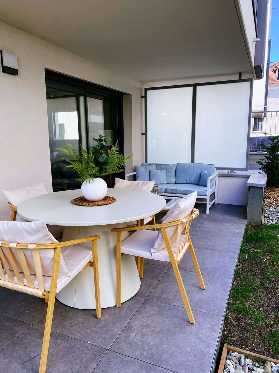 Outdoor dining