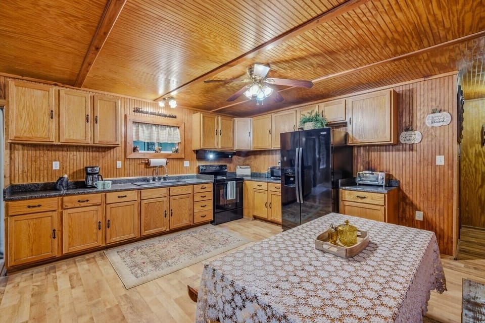 Large kitchen space that is fully stocked with pots and pans!