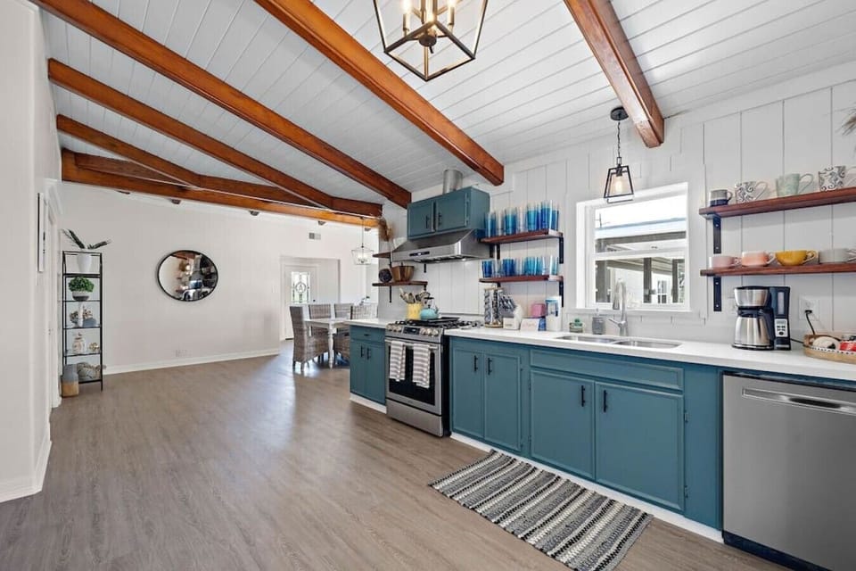 Functional beauty in the heart of this contemporary kitchen