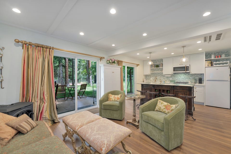 Welcoming living room and kitchen. | Main Level