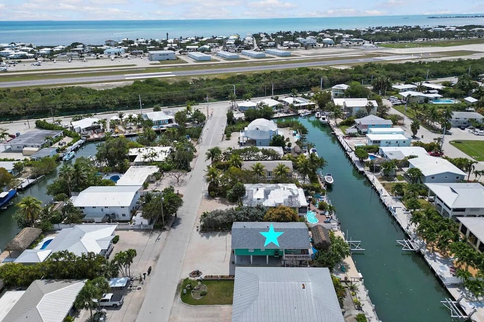 The prime location offers quick boating access, with the open waters of the Atlantic just moments from your doorstep.