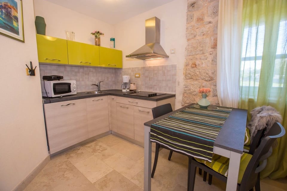 Kitchen 2