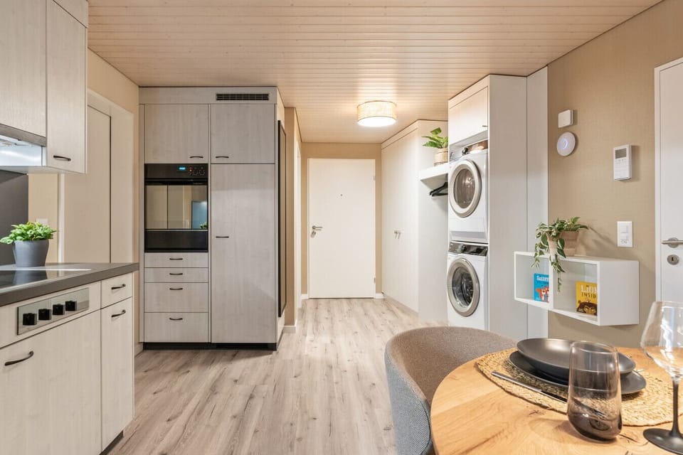 Make yourself at home with thoughtful comforts like an in-unit washer & dryer, smart storage, and a bright welcoming entrance.