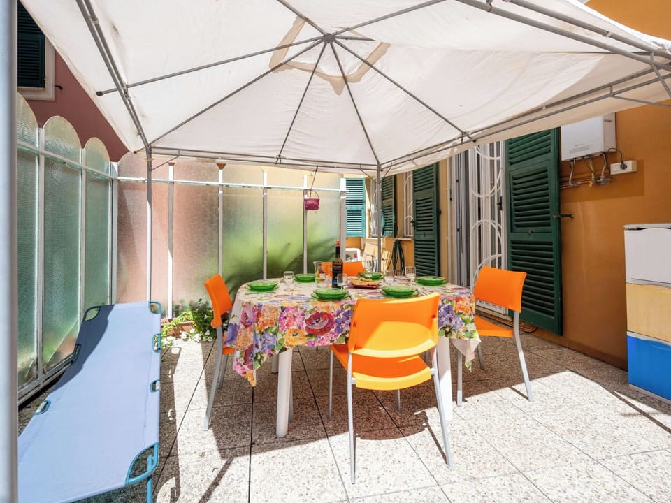 Furniture, Chair, Outdoor Furniture, Shade, Outdoor Table, Kitchen & Dining Room Table, Restaurant, Houseplant, Awning, Outdoor Structure