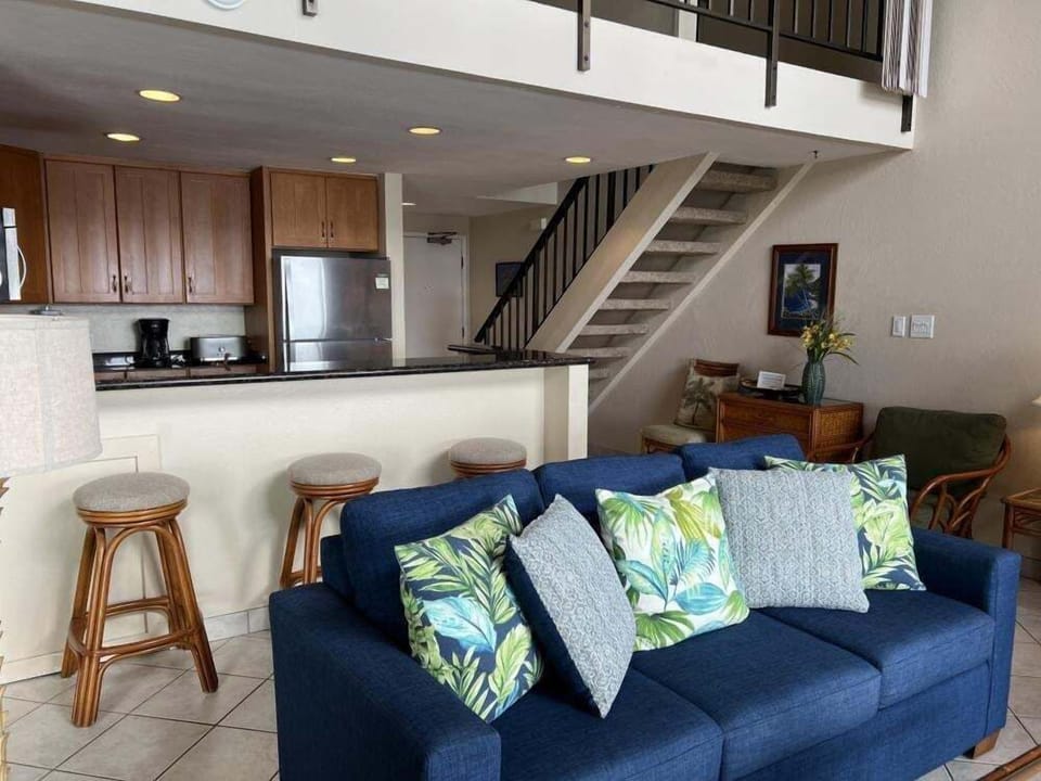 Couch, Furniture, Architecture, Building, Indoors