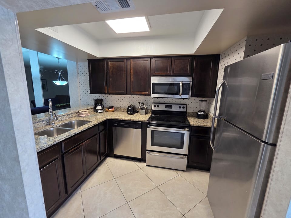 Fully equipped kitchen.