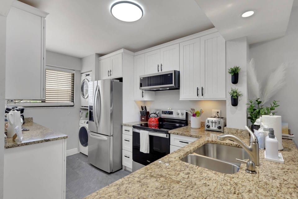 Thoughtfully stocked for your stay, the kitchen makes vacation dining easy—whether you're serving takeout or cooking together at home.