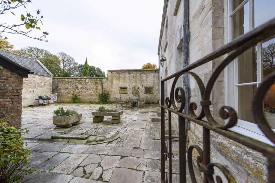 The entrance to the courtyard area