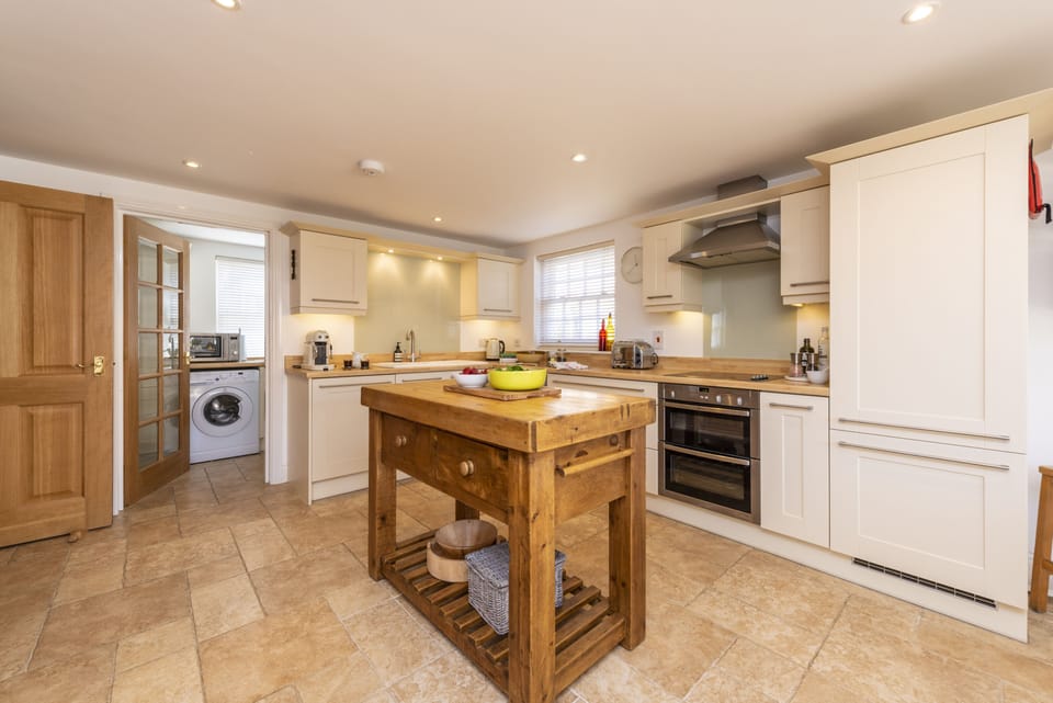 The White House, West Lulworth: Kitchen through to utility room