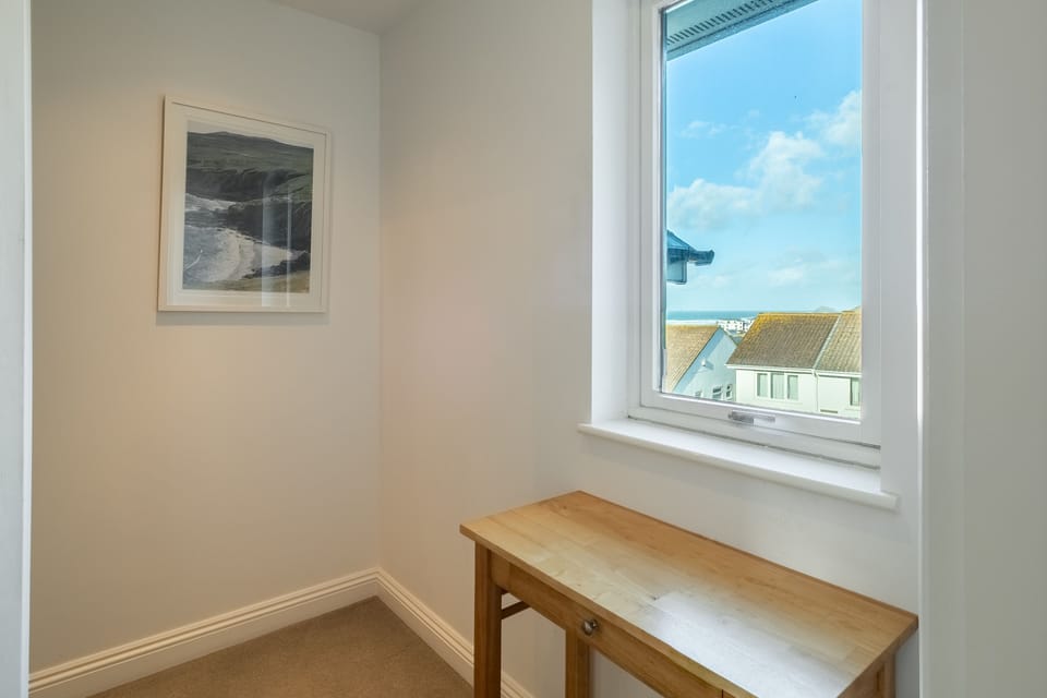 Little Sea Folly, Perranporth. First floor: Landing