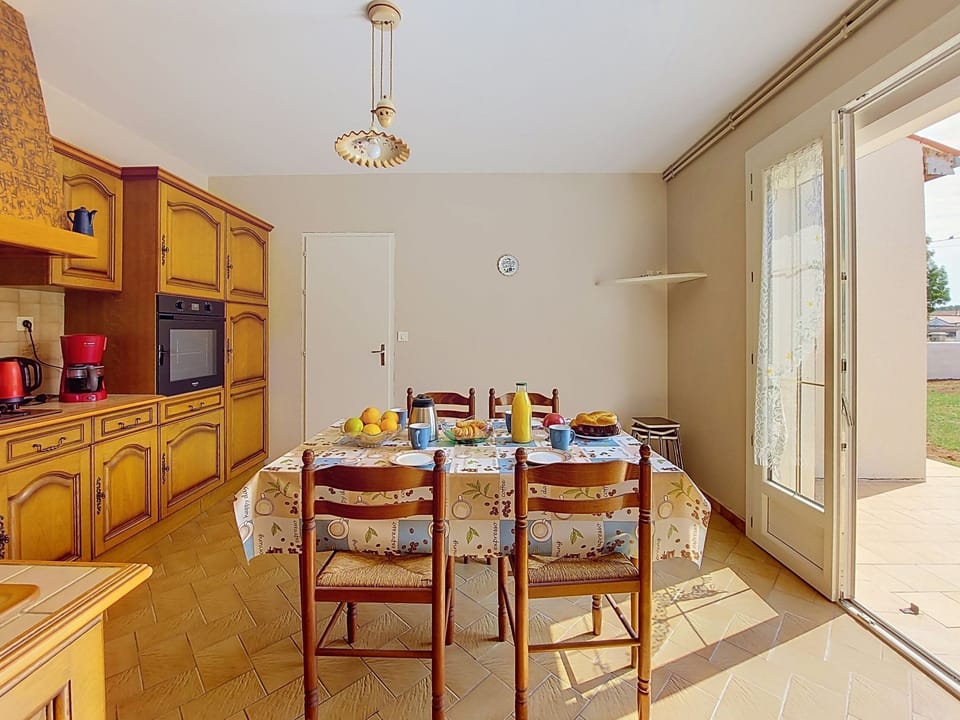Kitchen / Dining Room