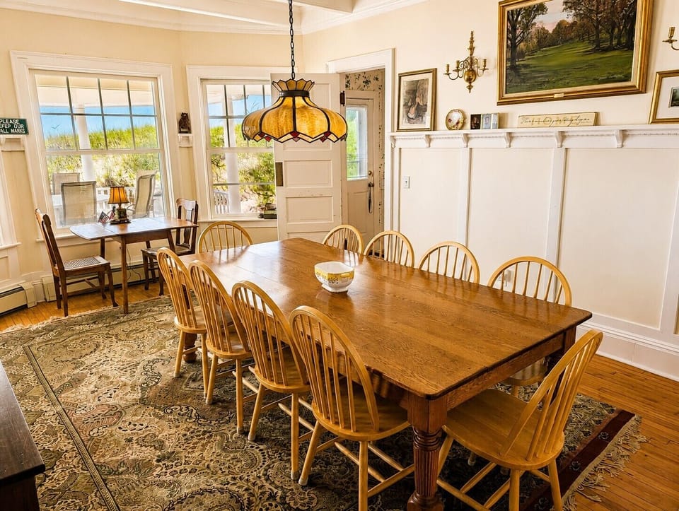 DINING ROOM:  The home has a family-friendly and casual dining room with seating for up to 12 adults.