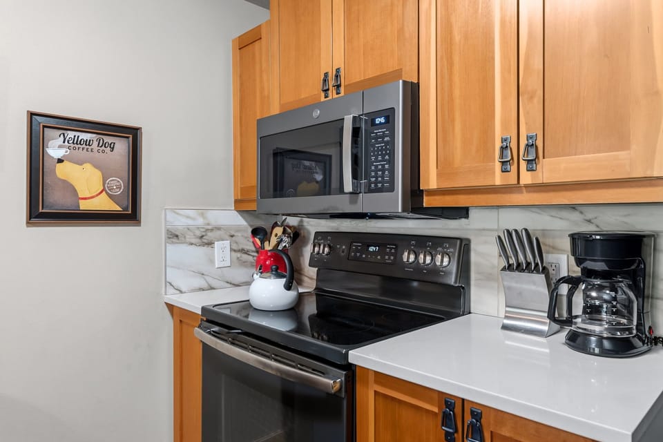 Your fully equipped kitchen makes it easy to whip up meals whenever you like, with modern appliances and thoughtful touches waiting to simplify your stay.