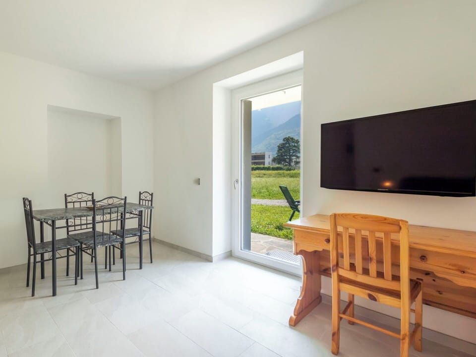 Flooring, Ceiling, Interior Design, Wood Stain, Hardwood, Wood Flooring, Kitchen & Dining Room Table, Light Fixture