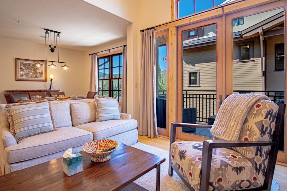 Cozy Living Room with Plenty of Seating