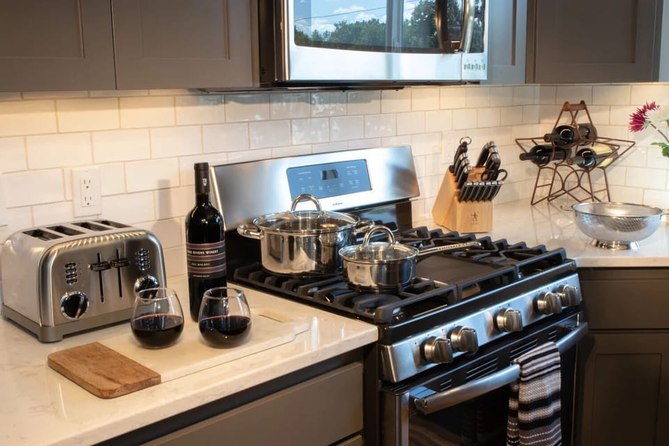 Gas range and full-size appliances make cooking for your group easy.
