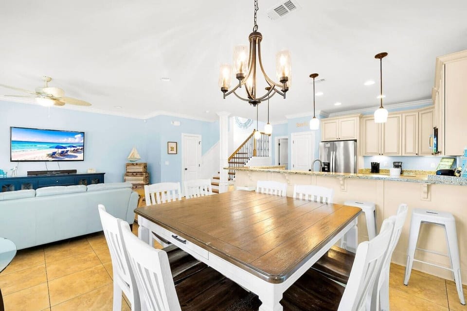 Linger over meals at the generous farmhouse table where vacation memories are made.