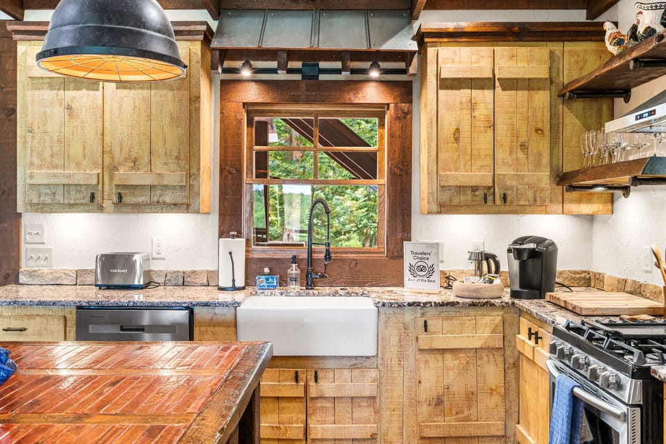 FARMHOUSE SINK w/FLEXIBLE GOOSE NECK FAUCET