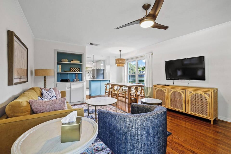 The kind of space that works for every part of the day. Morning planning session, afternoon regroup, evening streaming with the whole group gathered in. The Roku TV has all your favorites ready to go.
