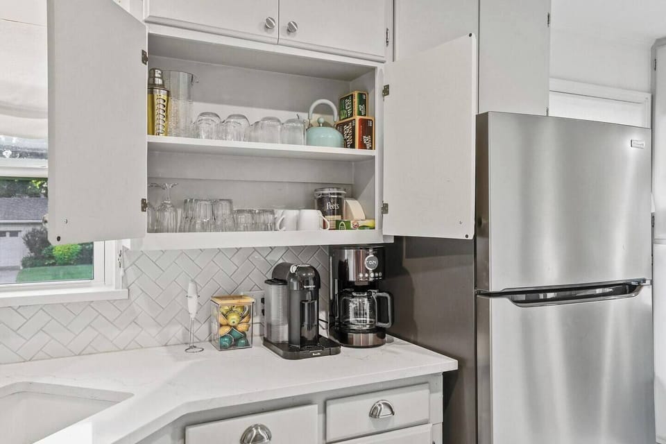 No waiting in line for your morning coffee. The Nespresso and drip coffee maker are ready when you are, so the day starts exactly on your terms.