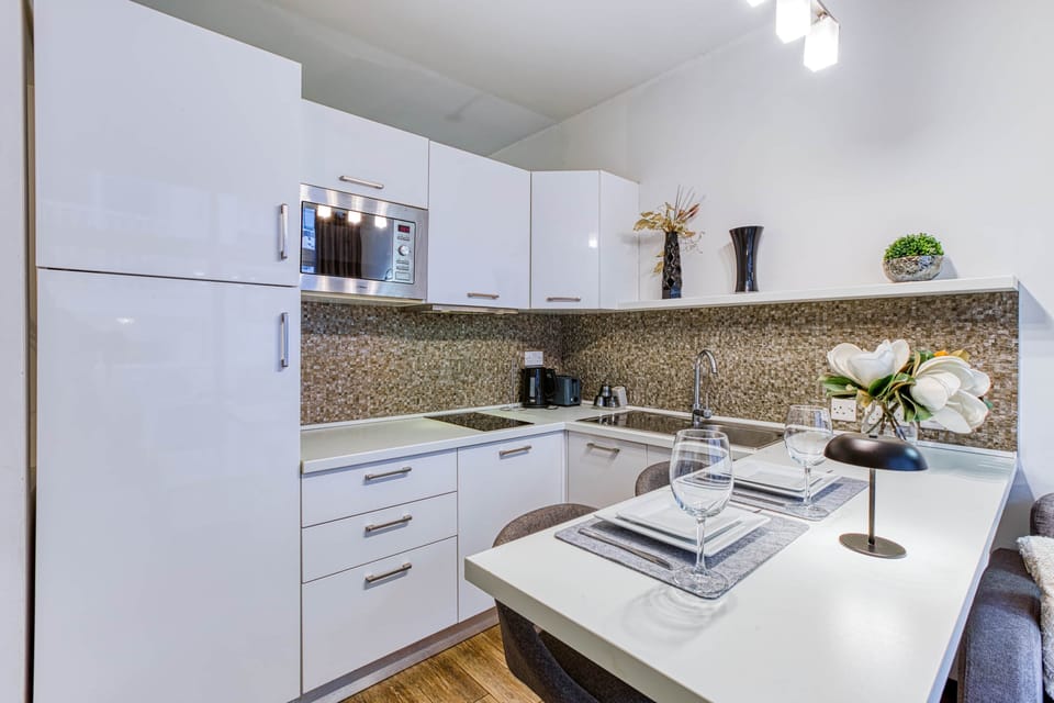 Fully equipped kitchenette and dining space