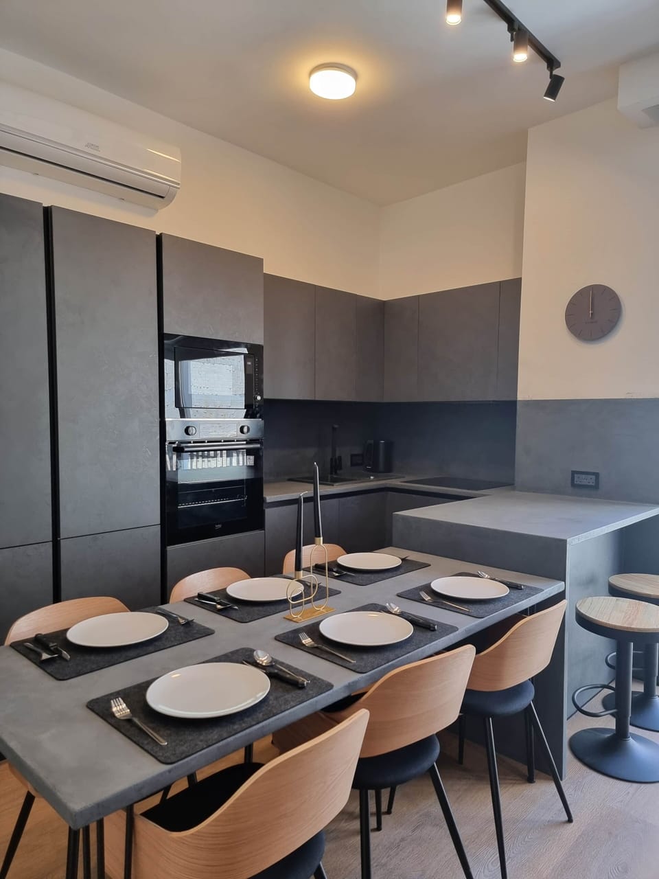 Fully equipped kitchenette and dining space