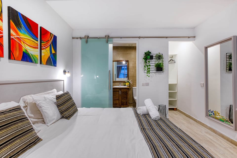 Bedroom / Studio bed
