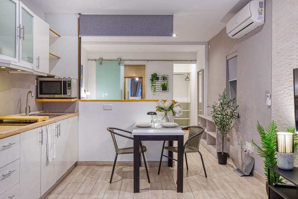 Fully equipped kitchenette and dining space