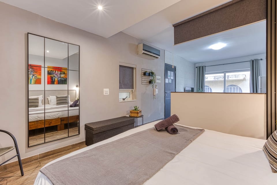 Bedroom / Studio bed