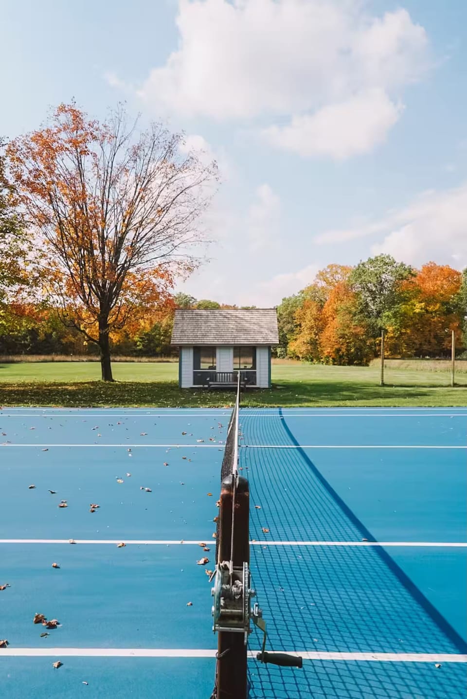tennis court viewing hut