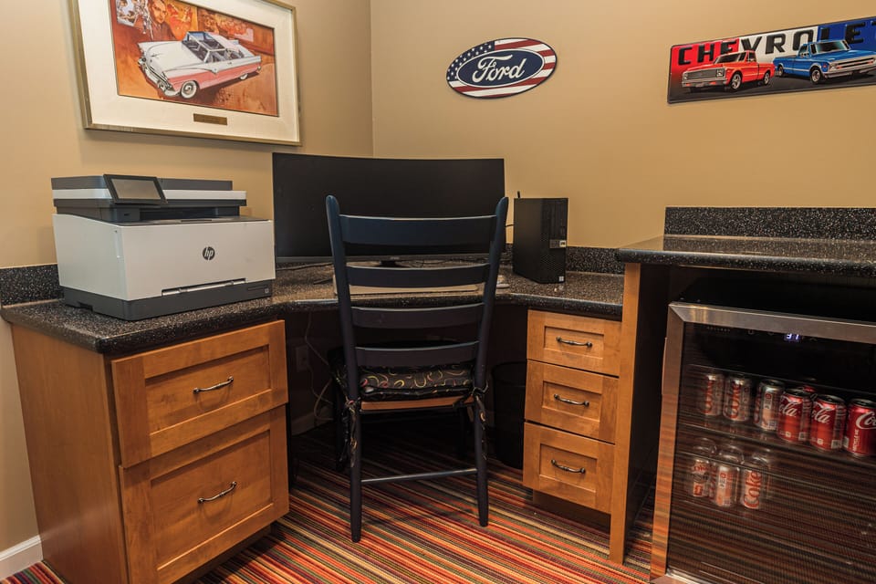 indoor, business center, work space, refrigerator, television,desk