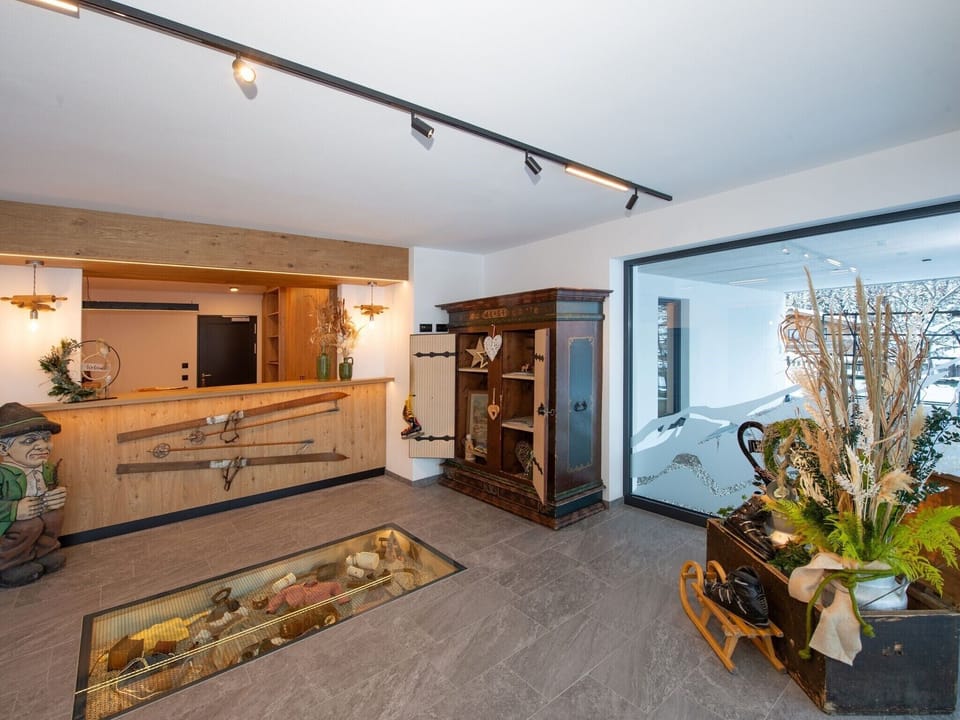 Entrance / Reception