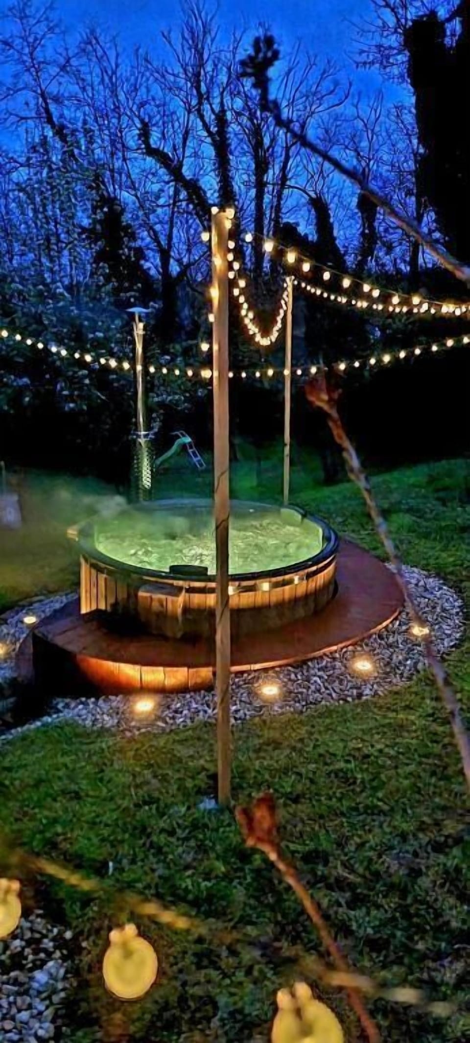 Outdoor spa tub