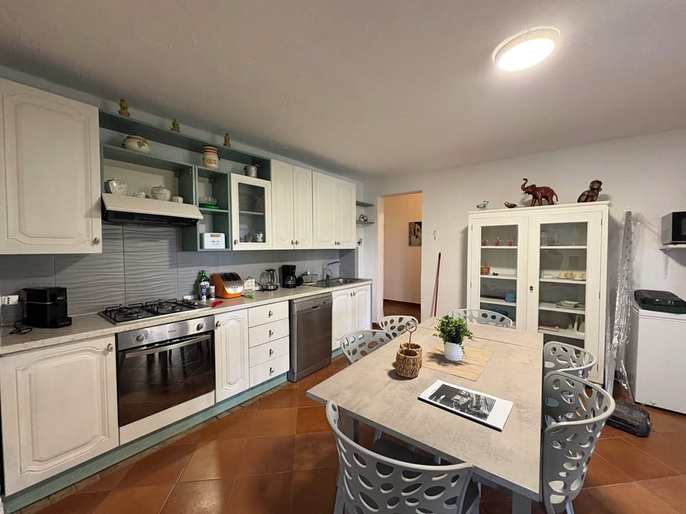 Autumn, Kitchen, Spring, Summer